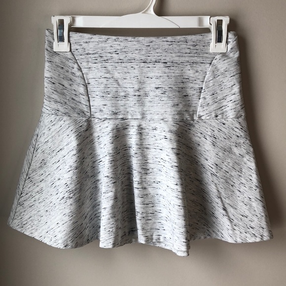 Aritzia Dresses & Skirts - Aritzia Wilfred Skirt